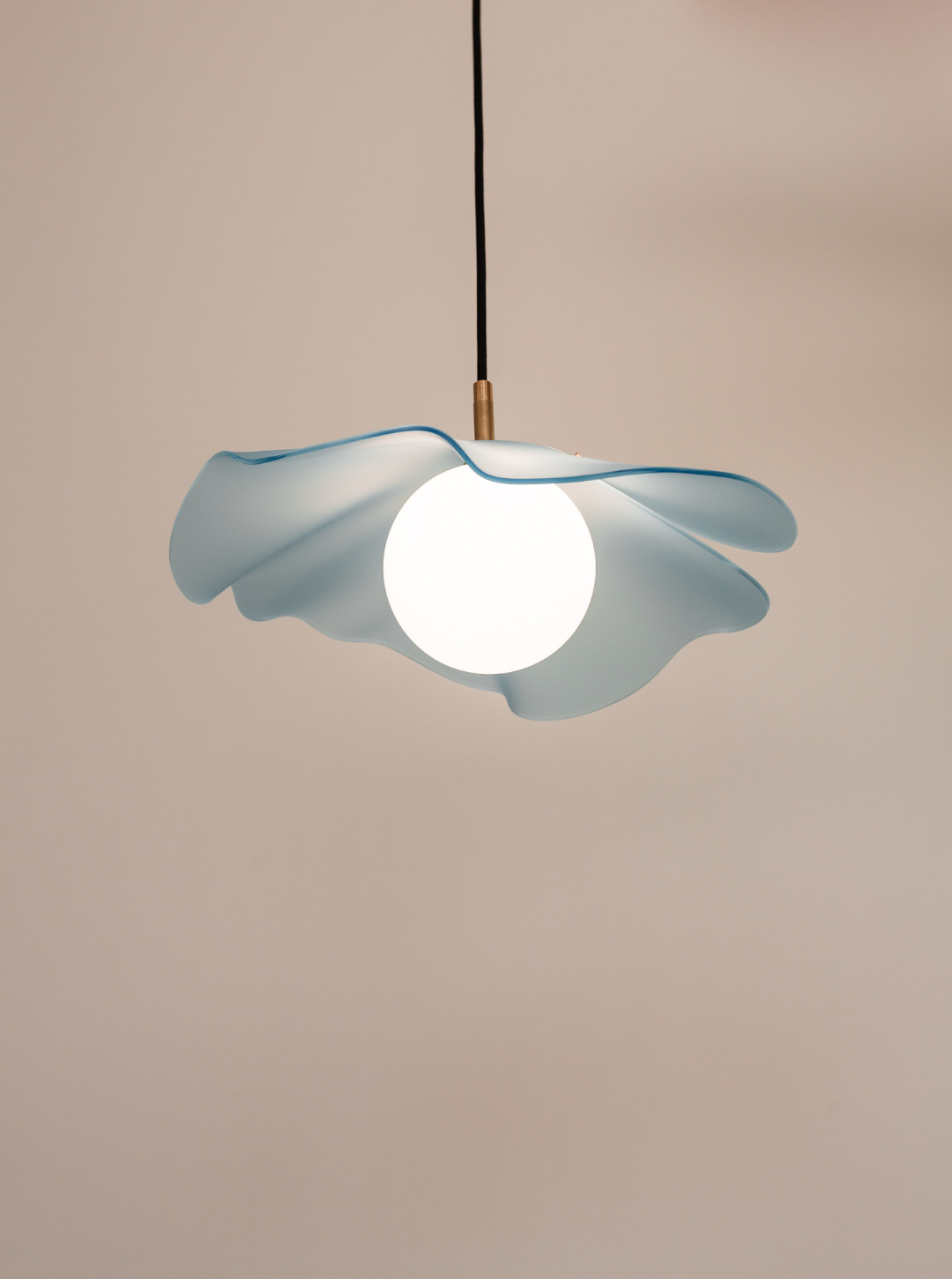 גוף תאורה תלוי מסדרת DESERT LIGHT