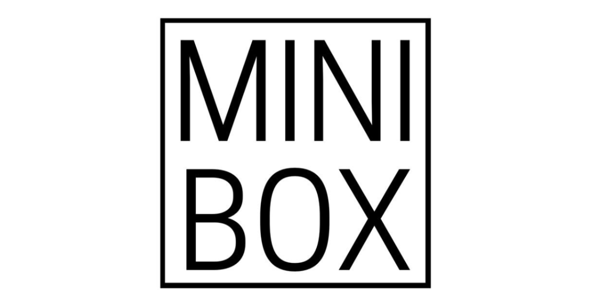 取付無料！B&Bイタリア 本革ブラックモダン正方形クッション 枕 ピロー✨ 取付無料！B&Bイタリア 本革ブラックモダン正方形クッション 枕 ピロー