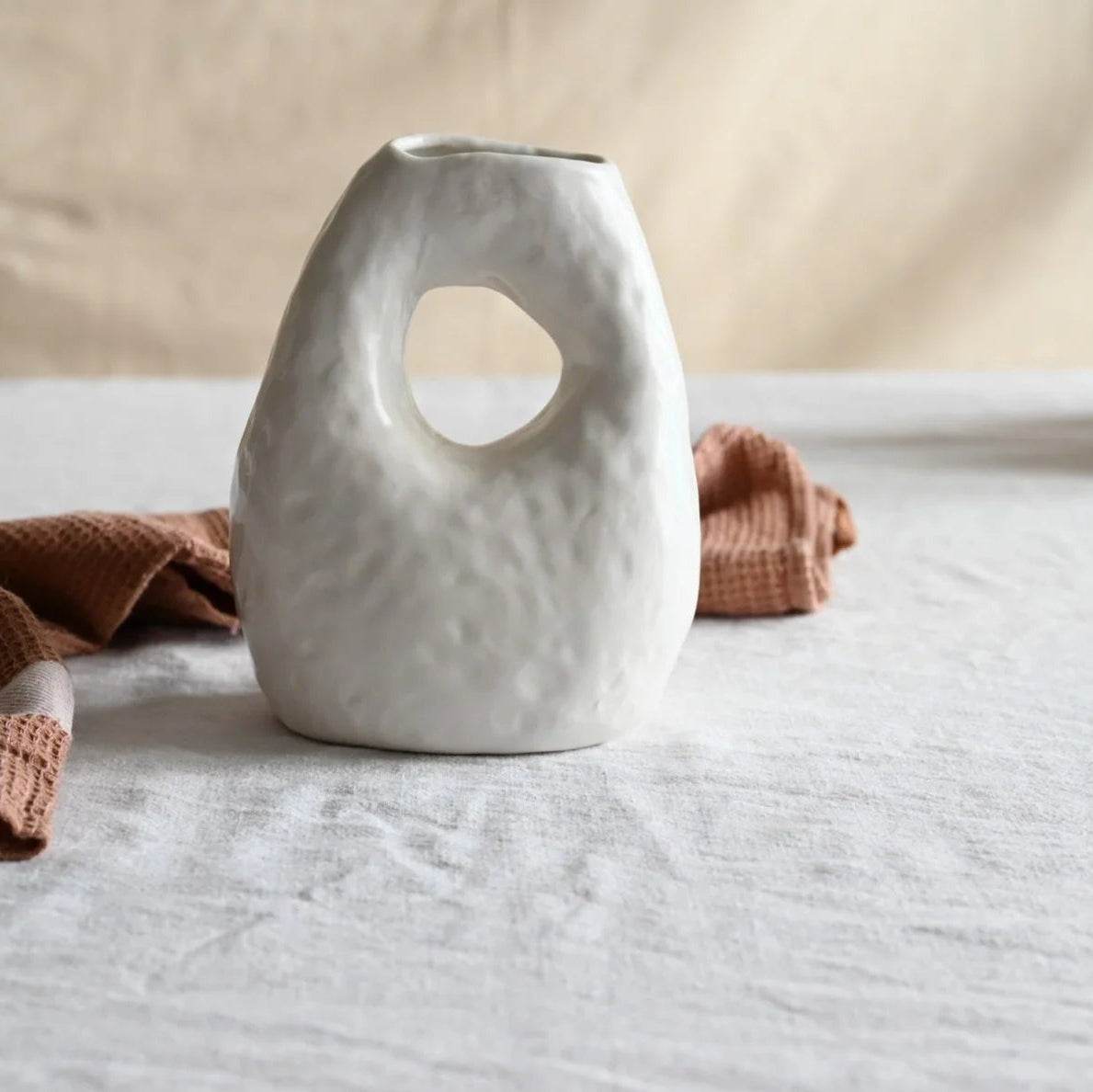 נטלה בעבודת יד