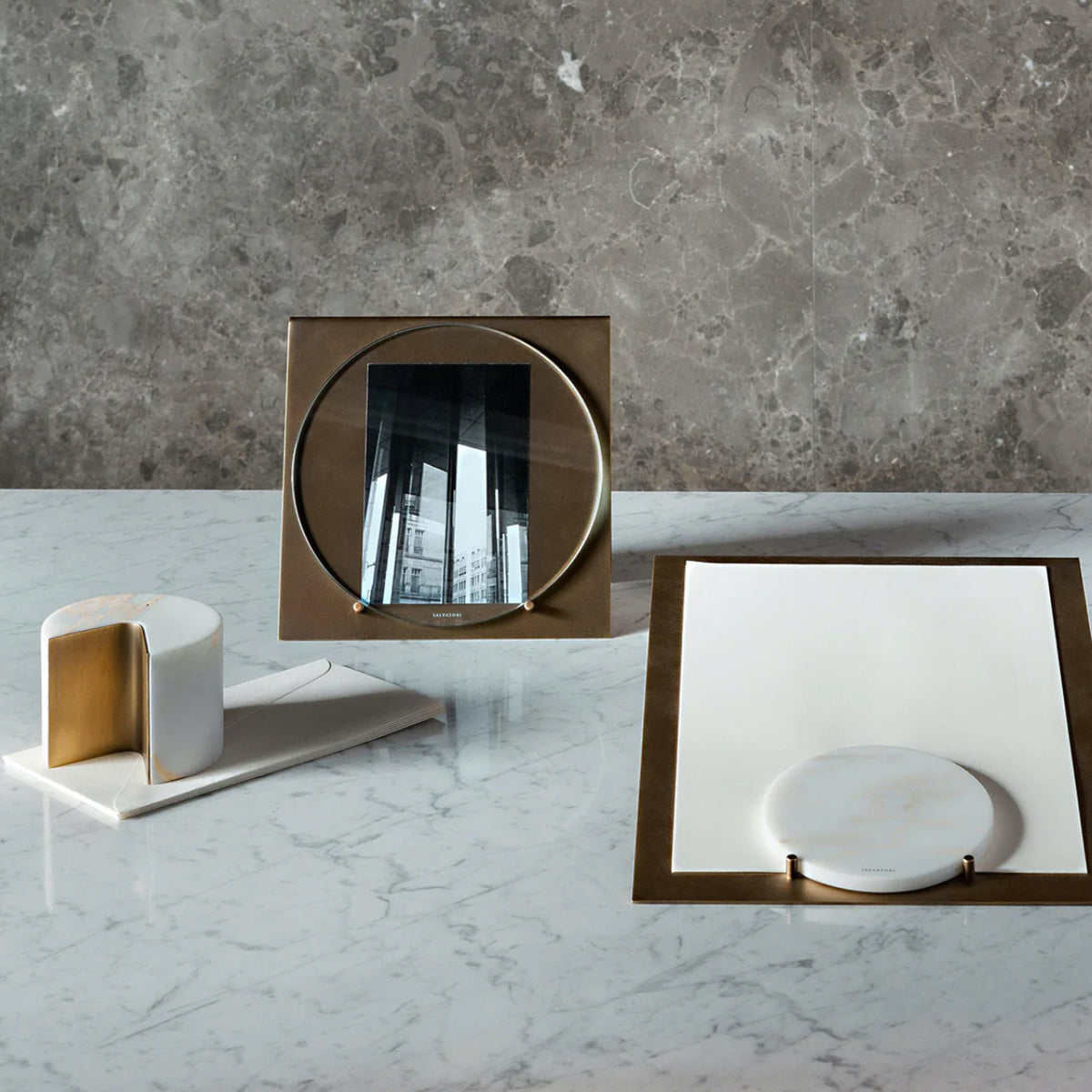 Balancing Document Holder