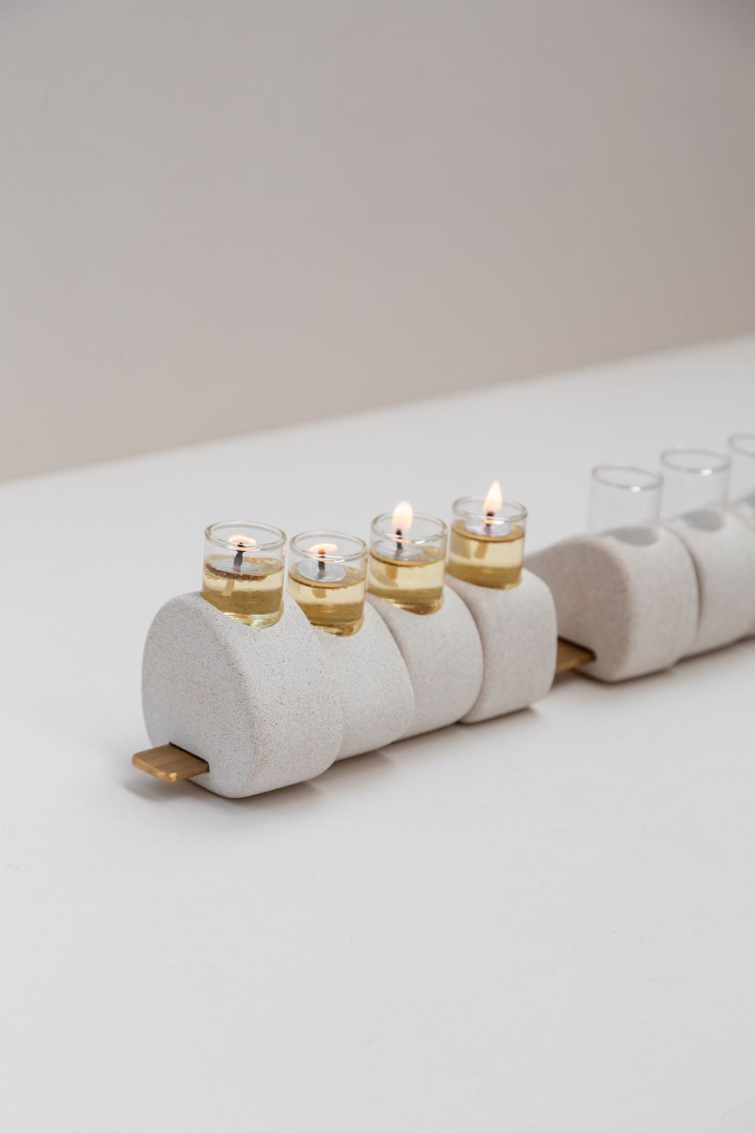 חנוכיית שמן velvart